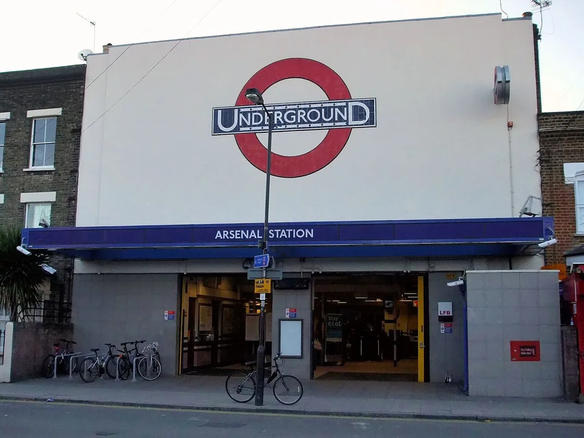 Arsenal tube station