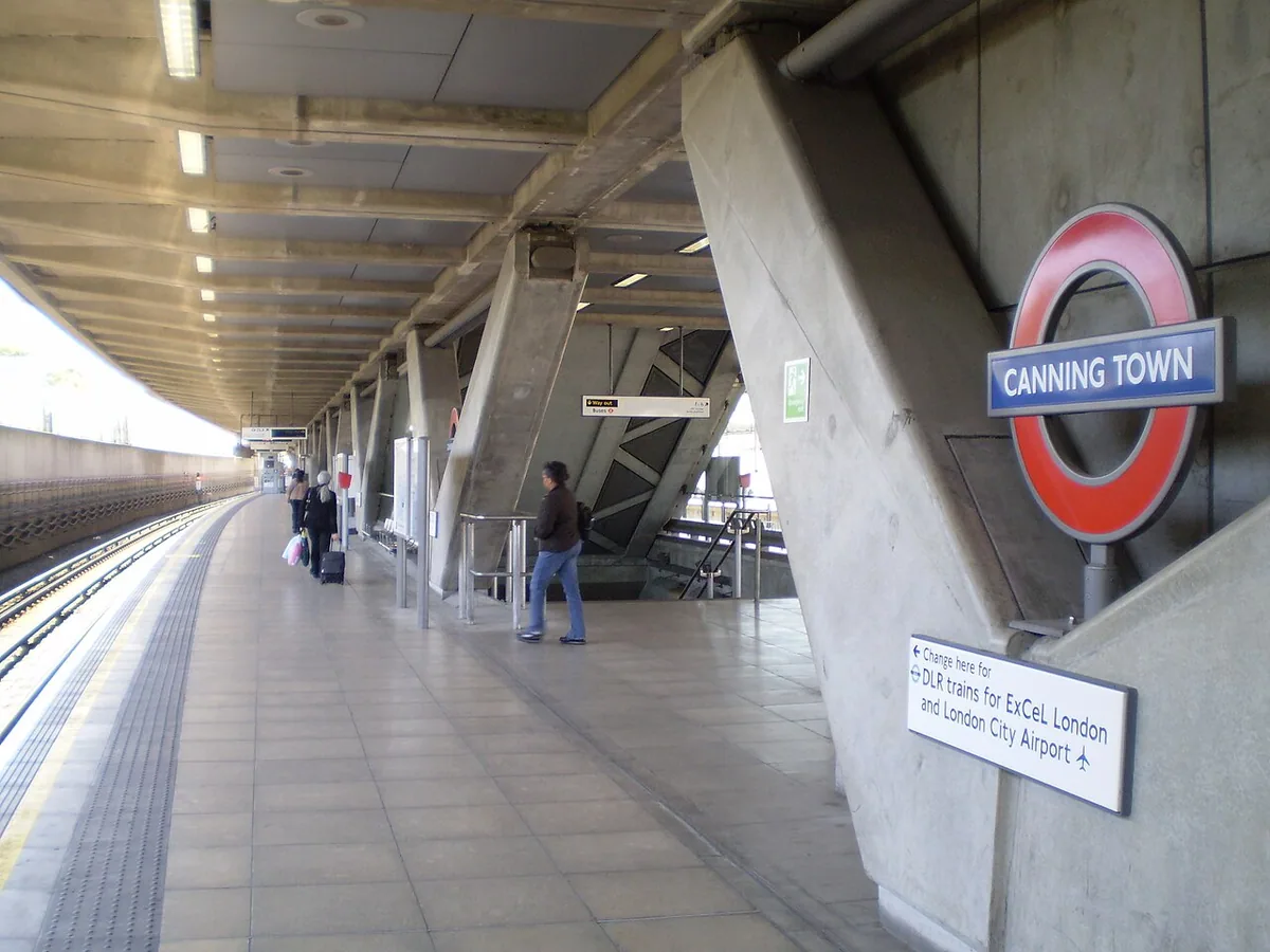 Photograph taken on the Jubilee Line platform of Canning Town Station