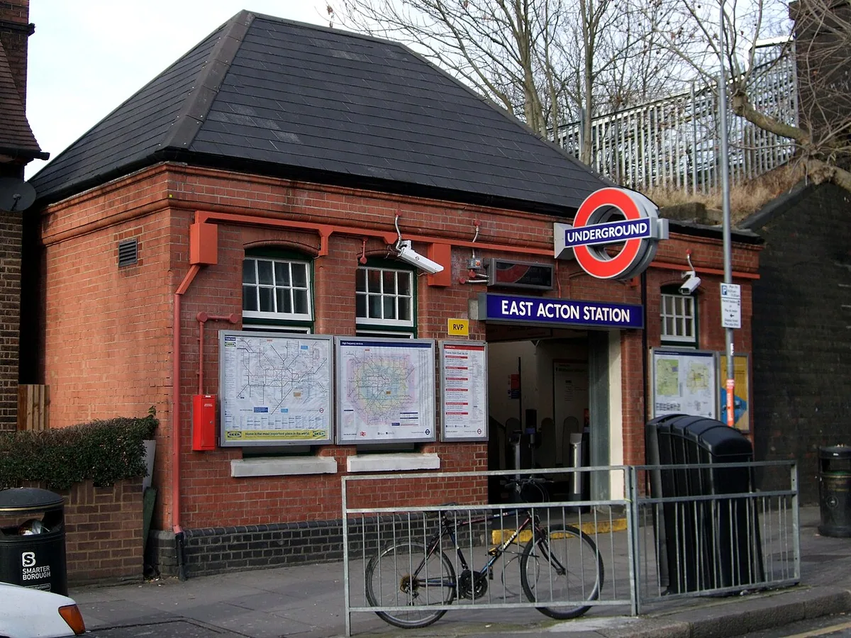 East Acton station (3229890918)