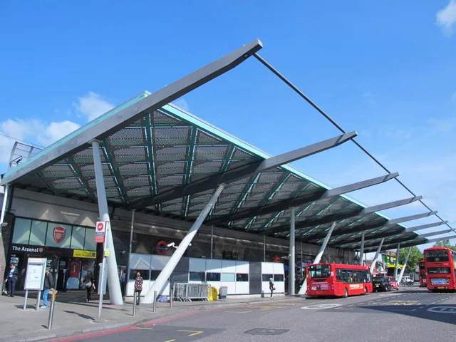 Finsbury Park station - entrance