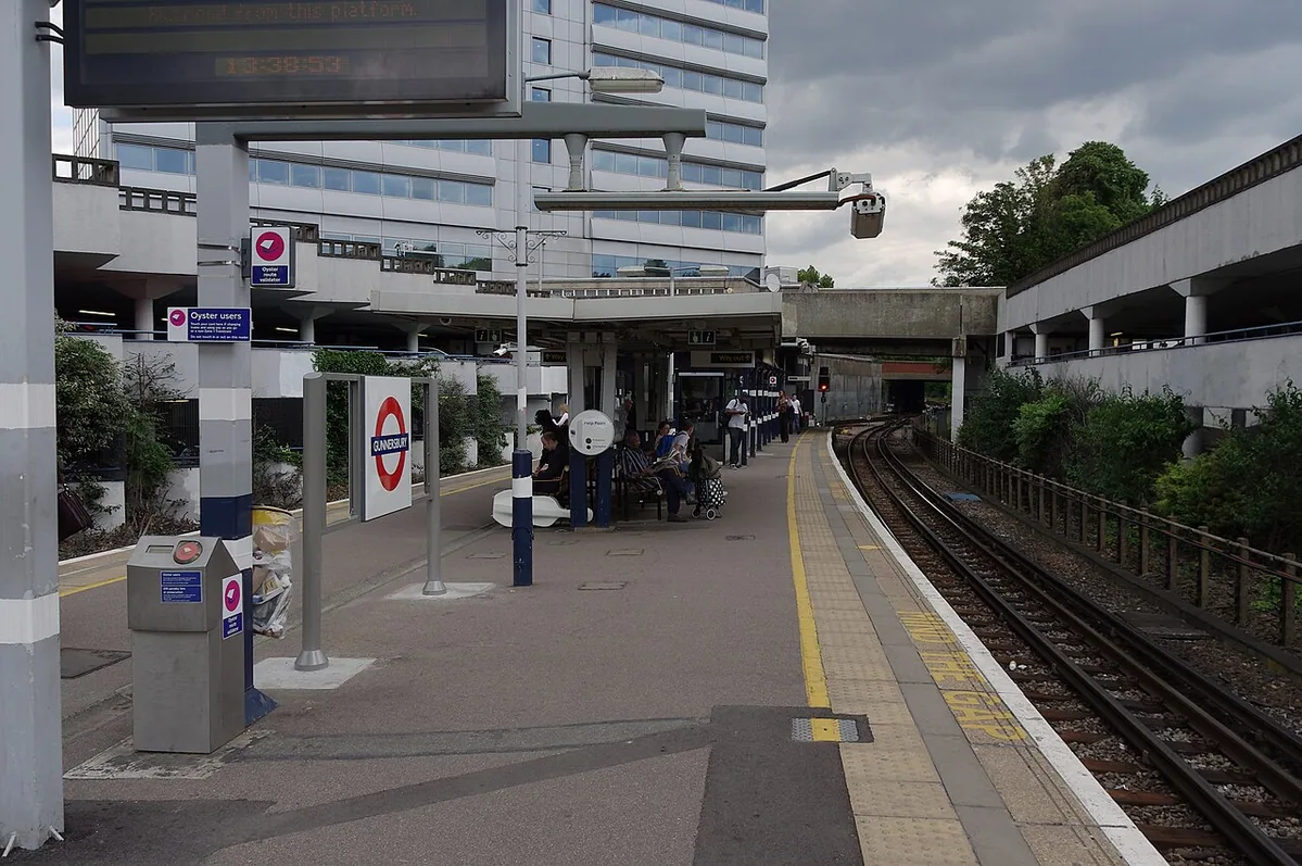 Gunnersbury station, looking north/east.
