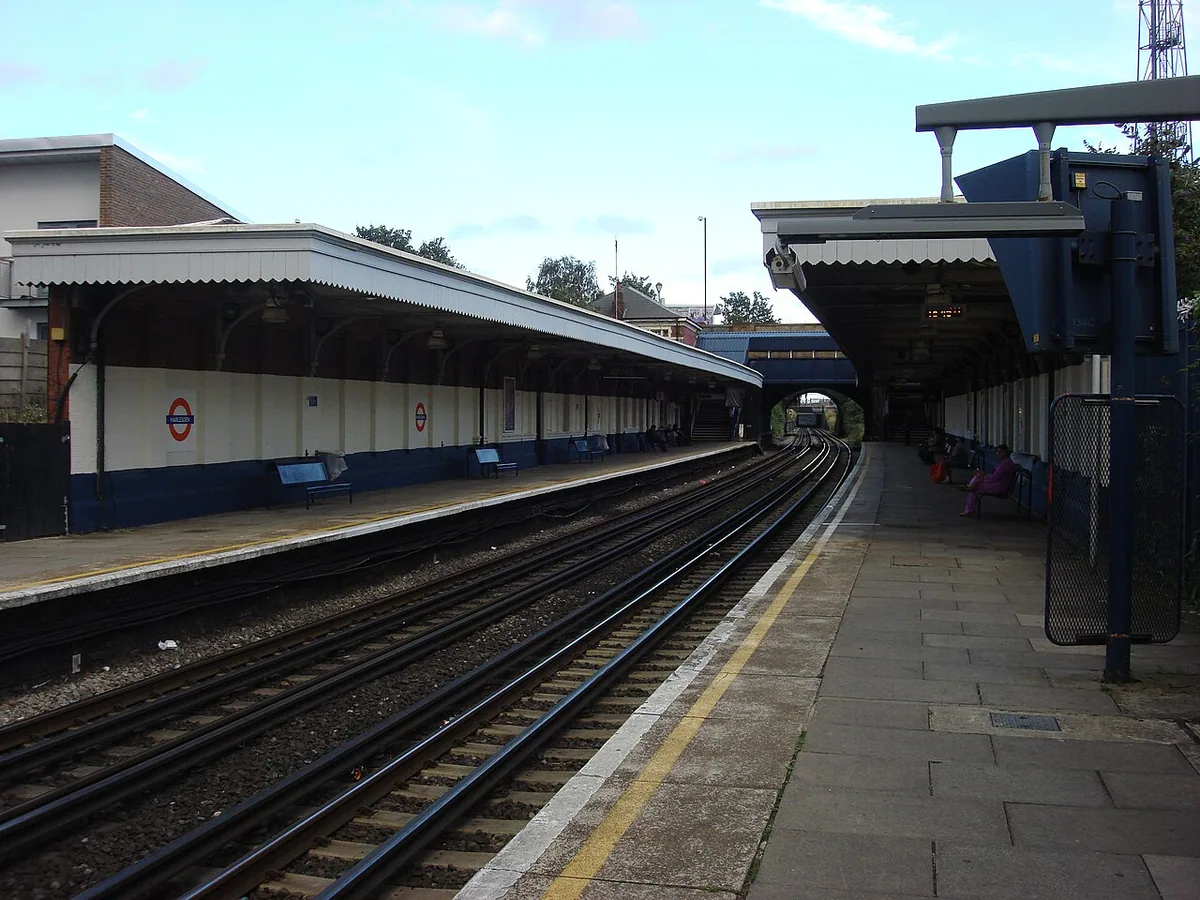 Harlesden station, Northbound DC line platform, London, UK
