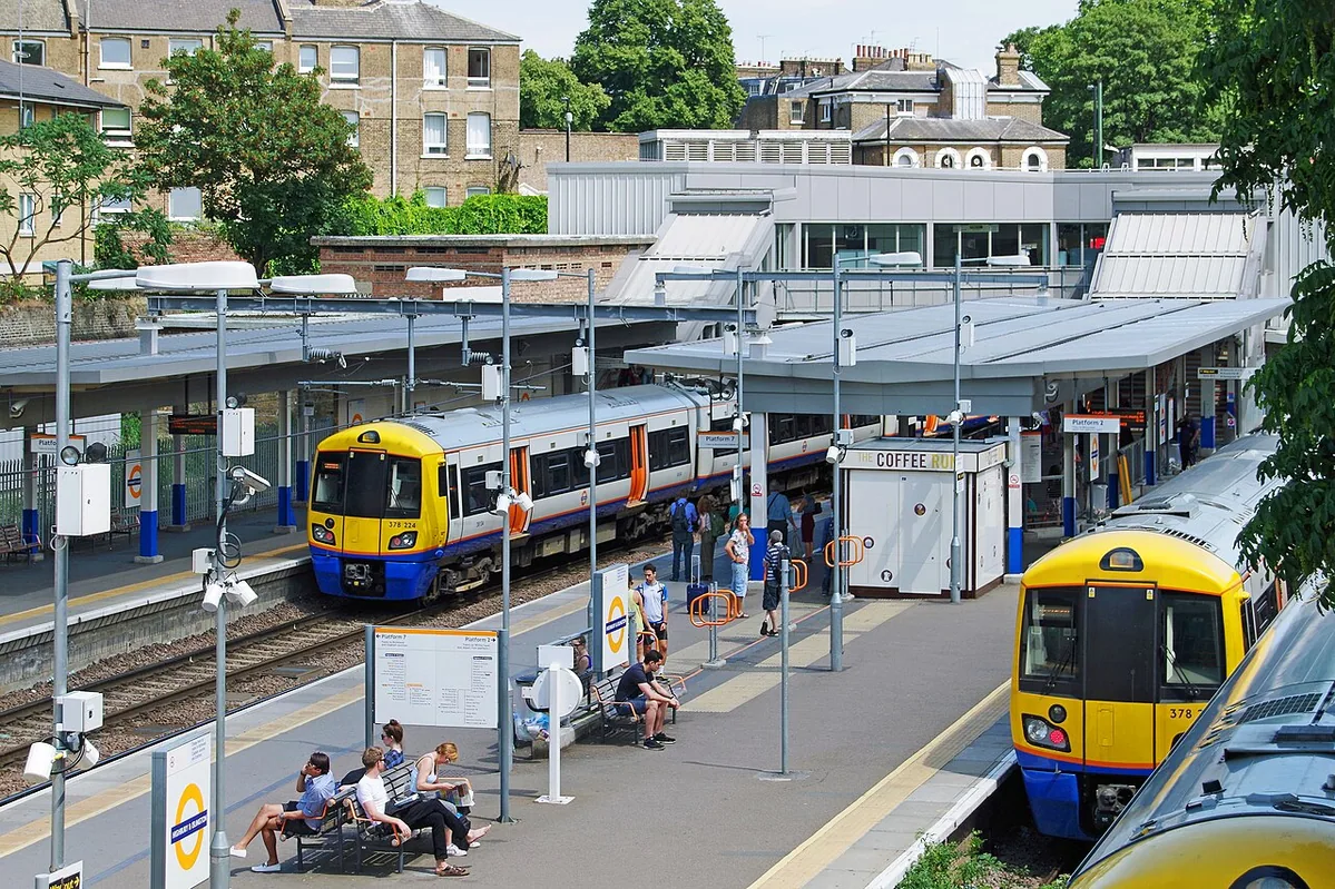 Highbury & Islington station Overground platforms.