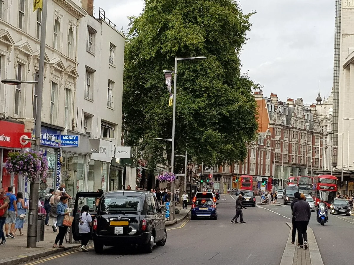 Kensington High Street, Londres.