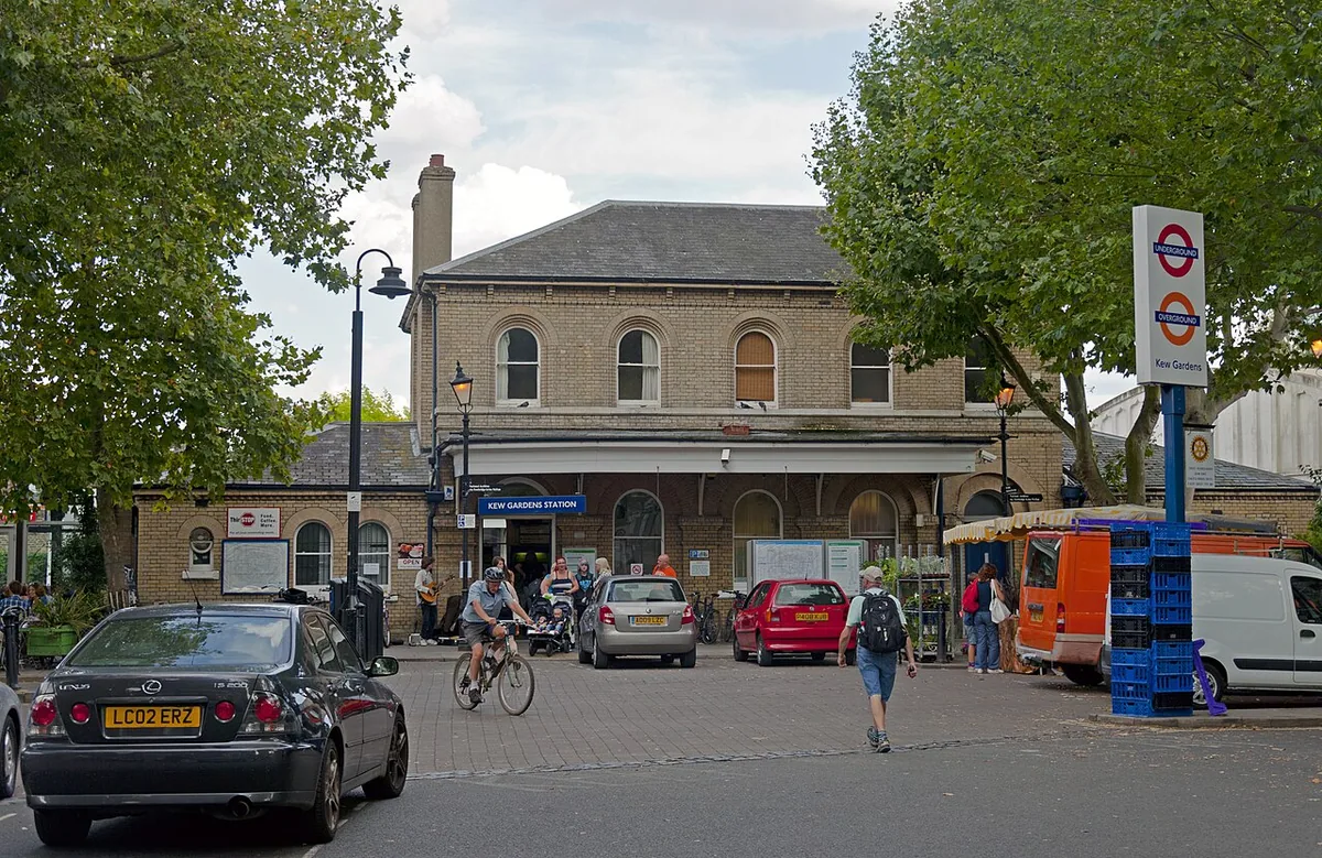 Kew Gardens London Underground/Overground station