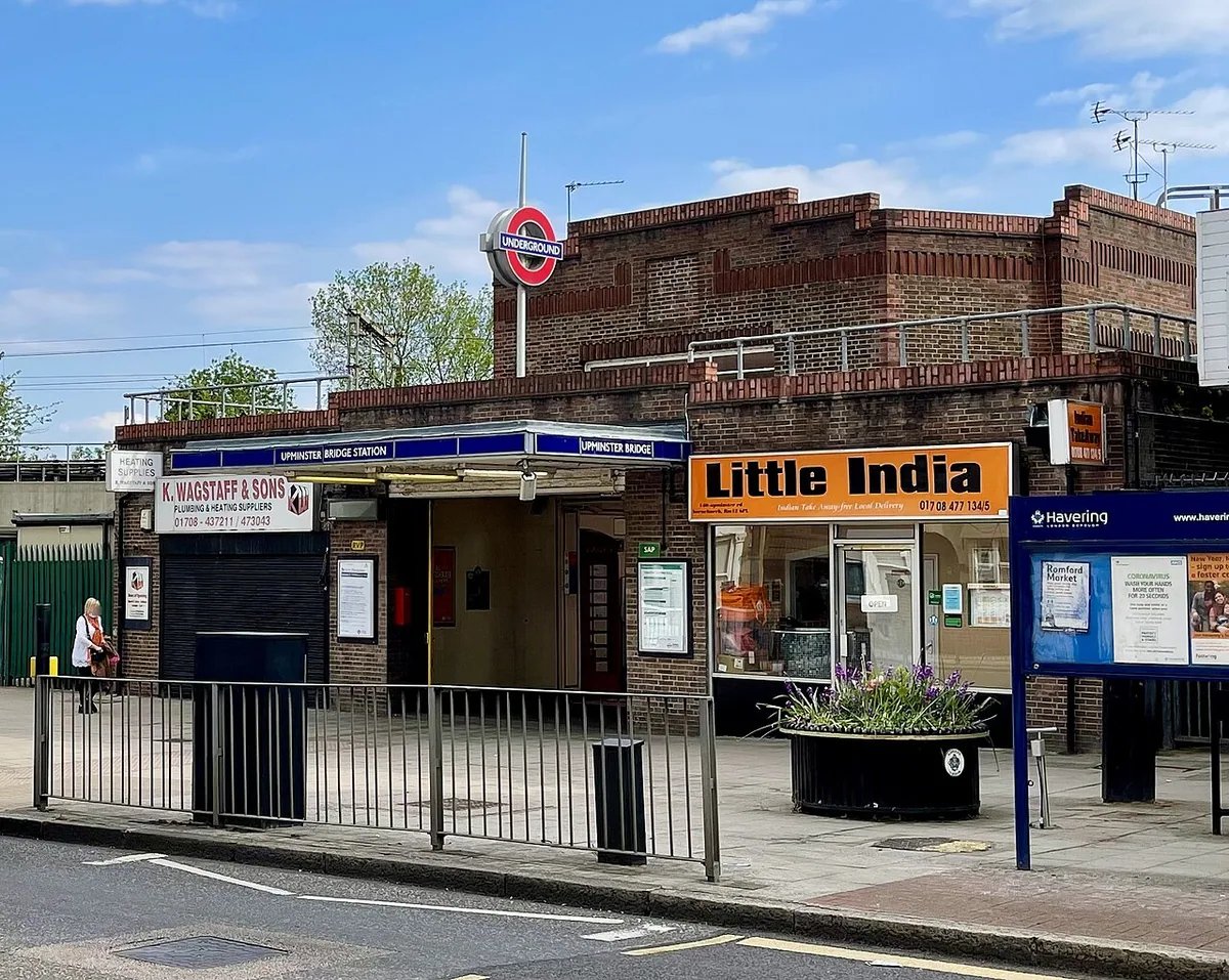 Upminster Bridge station building