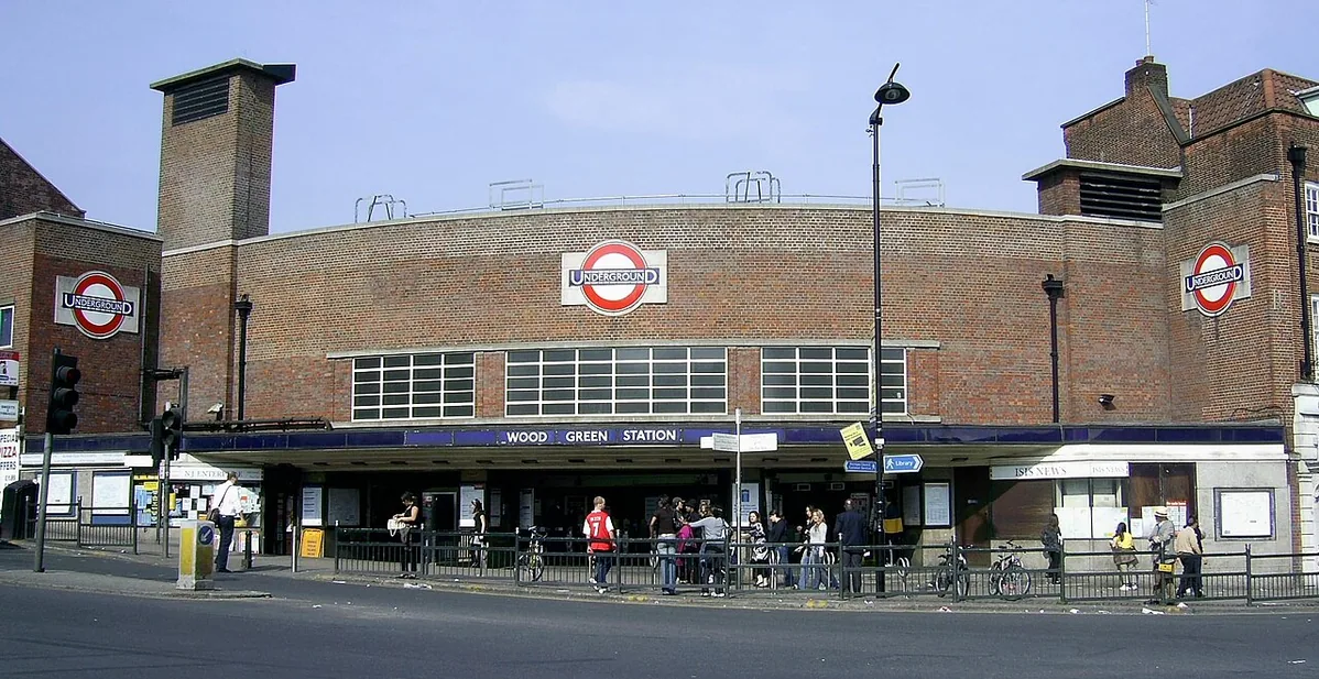 Photograph of en:Wood Green tube station , London, taken by Nick Cooper 14 April 2007.